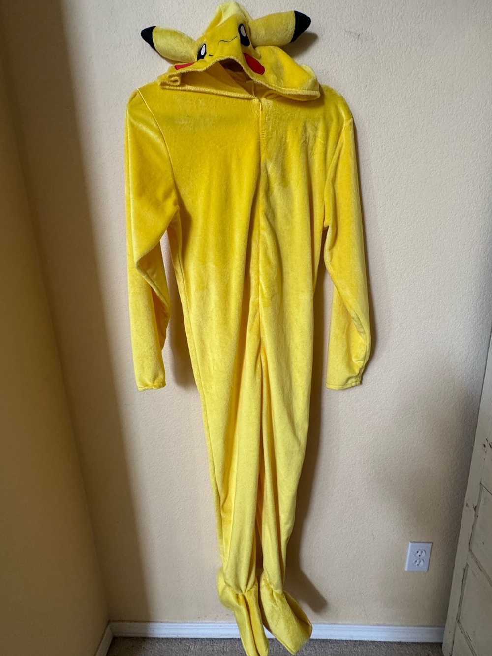 Pokemon - Kids Hooded Pikachu Jumpsuit Costume Size 10-12 - Picture 2 of 4